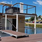 Hausboot - Floating House Sofia Hotel na wodzie *