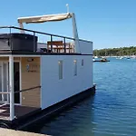 Hotel na wodzie Hausboot - Floating House Sofia Pula