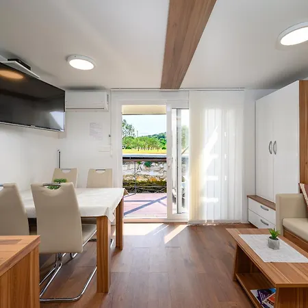 Hausboot - Floating House Sofia Hotel en barco Pula
