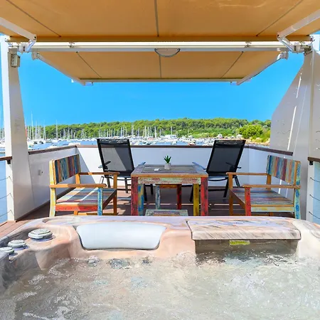 Hausboot - Floating House Sofia Hotel en barco Pula