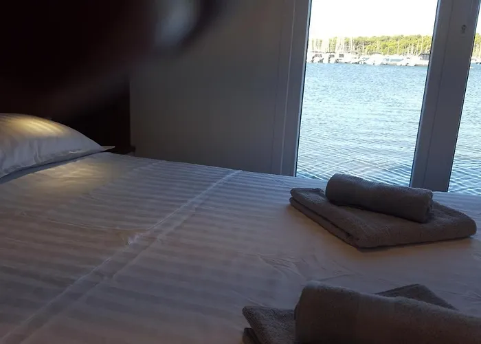 بوتيل Hausboot - Floating House Sofia