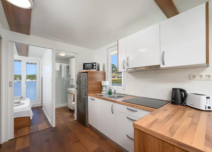 Hausboot - Floating House Sofia * بولا