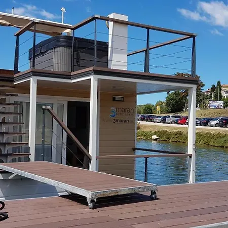 House Boat - Floating House Sofia Botel *