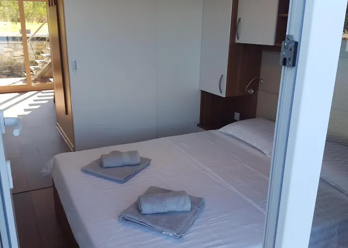 Hausboot - Floating House Sofia Pula