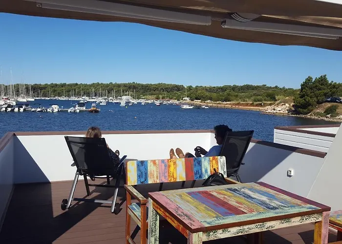 Hausboot - Floating House Sofia 普拉