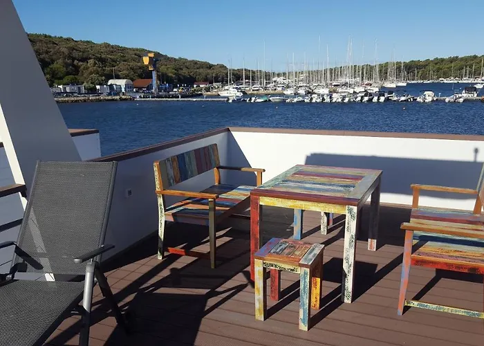 Hausboot - Floating House Sofia 普拉