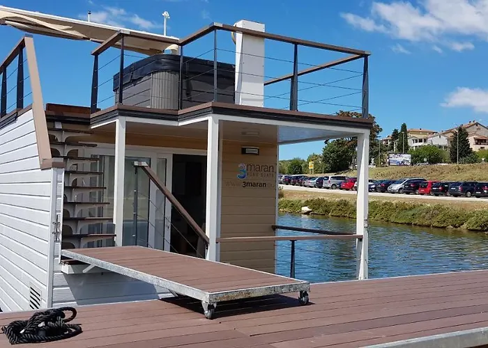 Hausboot - Floating House Sofia Botel *
