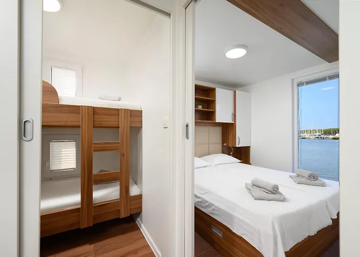 Hausboot - Floating House Sofia Hotel en barco