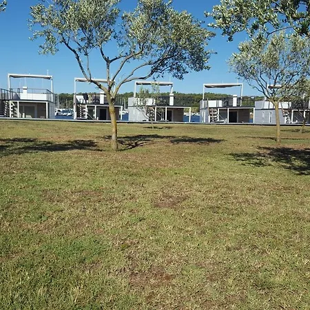 Hausboot - Floating House Sofia 풀라