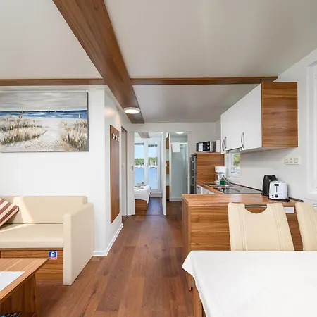 Hausboot - Floating House Sofia 풀라