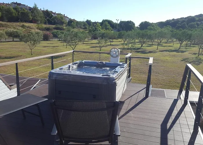 Hausboot - Floating House Sofia 풀라